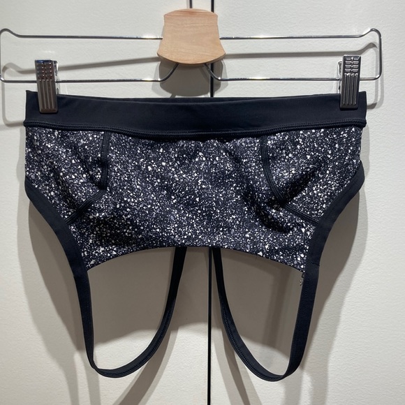 Lululemon Sports Bra - Picture 1 of 5